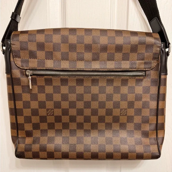 *Beautiful* Authentic Louis Vuitton - Damier Ebene Messenger Bag - Picture 2 of 16